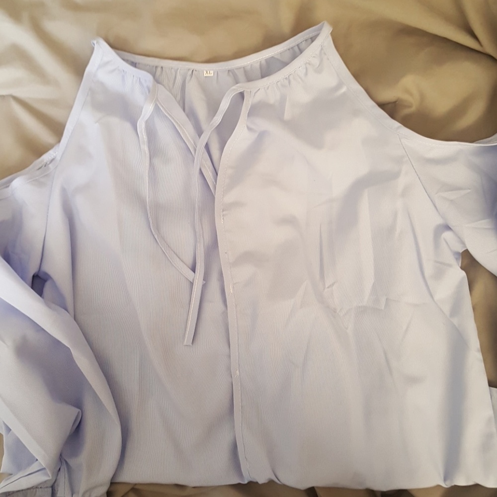 Cold shoulder button down top. - Picture 6 of 8